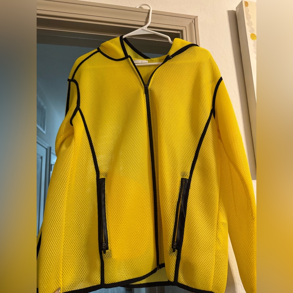 Zara sport yellow and black mesh jacket
